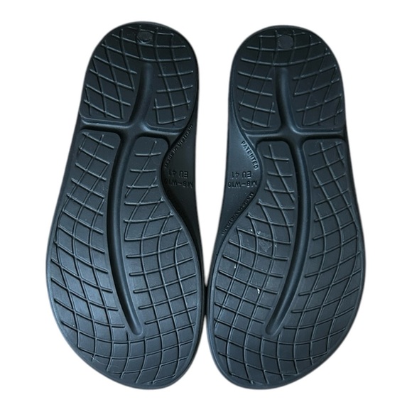 OOFOS Black w/ White Ooahh Unisex Sport Slip On Slide Sandal sz Men 8 - Women 10 - Picture 5 of 9